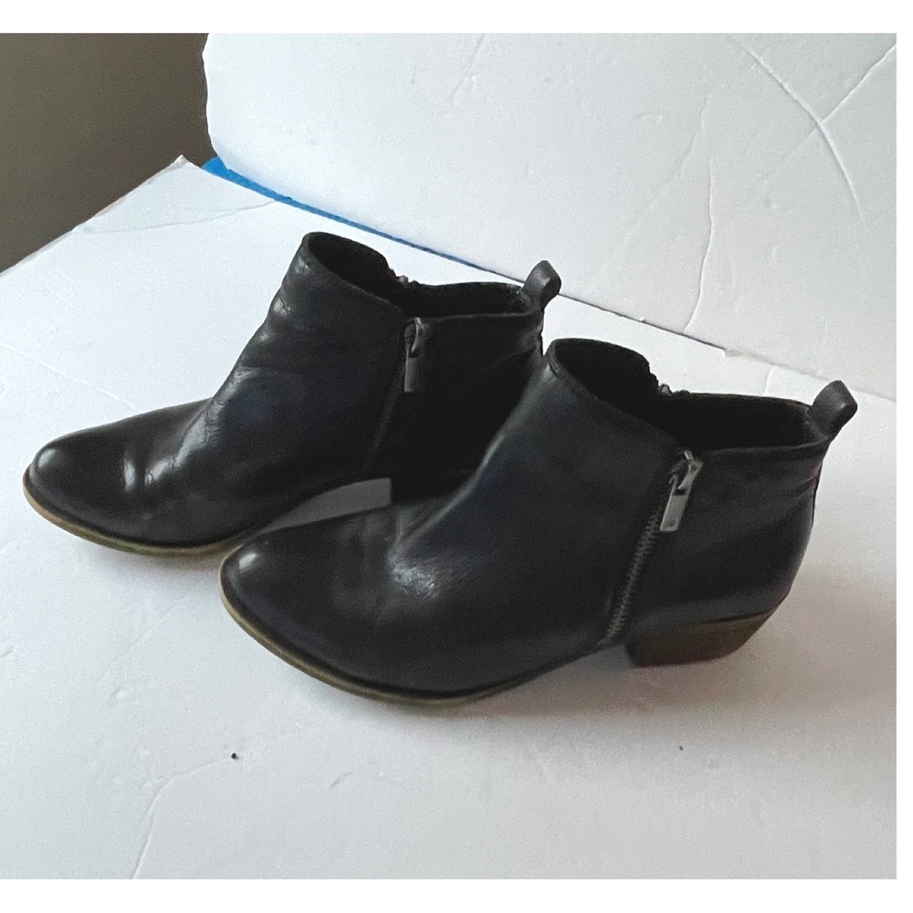 Born Womens Boots 6M Ankle Bootie Black Leather Back Zip Low Heel F50803